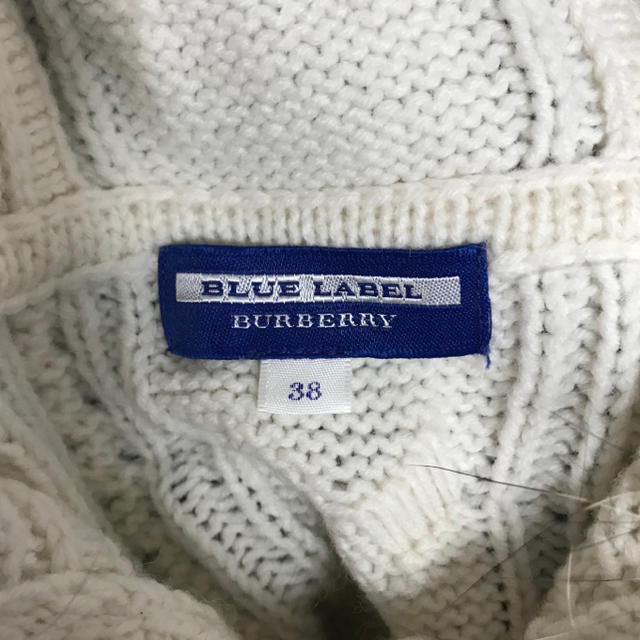 BURBERRY BLUE LABEL(バーバリーブルーレーベル)のバーバリーブルーレーベル リアルファーつきニットコート レディースのジャケット/アウター(ニットコート)の商品写真