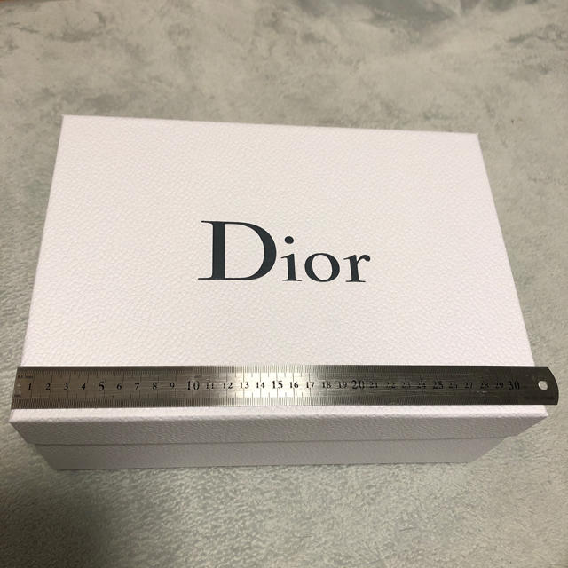 Christian Dior(クリスチャンディオール)のDior 空き箱 白 良品 インテリア/住まい/日用品の収納家具(ケース/ボックス)の商品写真