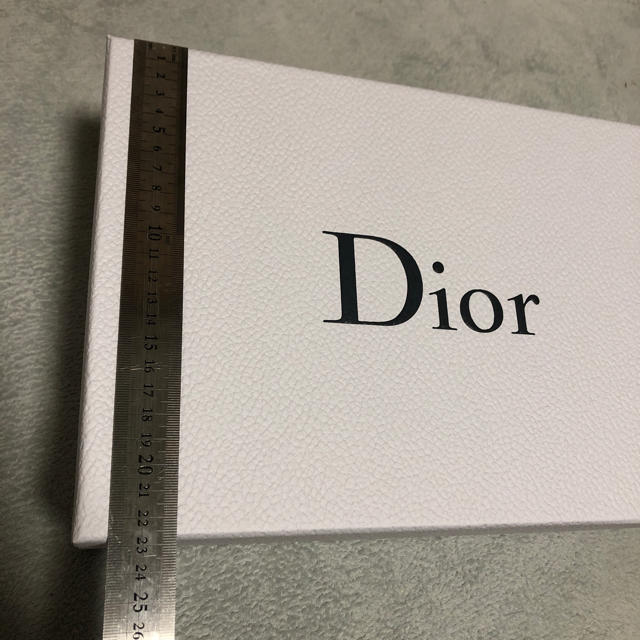 Christian Dior(クリスチャンディオール)のDior 空き箱 白 良品 インテリア/住まい/日用品の収納家具(ケース/ボックス)の商品写真