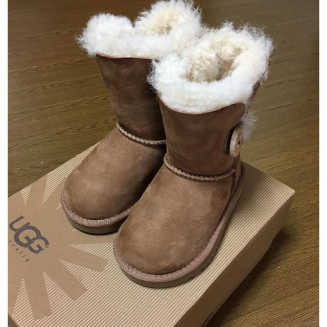 UGG(アグ)のUGG   キッズブーツ  【お値下げしました】 キッズ/ベビー/マタニティのキッズ靴/シューズ(15cm~)(ブーツ)の商品写真