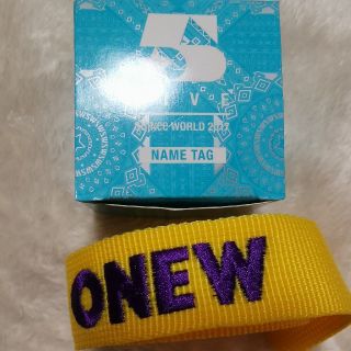 SHINee ネームタグ  オニュ(アイドルグッズ)