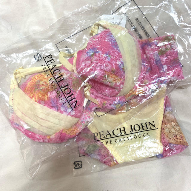 PEACH JOHN(ピーチジョン)の［新品 B65］PEACH JOHN 上下セット レディースの下着/アンダーウェア(ブラ&ショーツセット)の商品写真