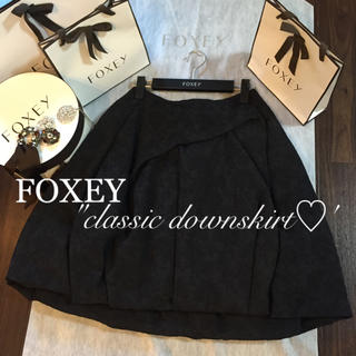 フォクシー(FOXEY)の美品　フォクシーブティック クラッシックダウンスカート　ブラックブラック(ひざ丈スカート)