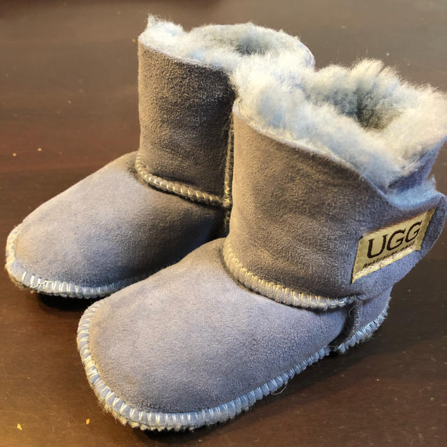 UGG(アグ)のUGG 子ども ムートンブーツ キッズ/ベビー/マタニティのベビー靴/シューズ(~14cm)(ブーツ)の商品写真