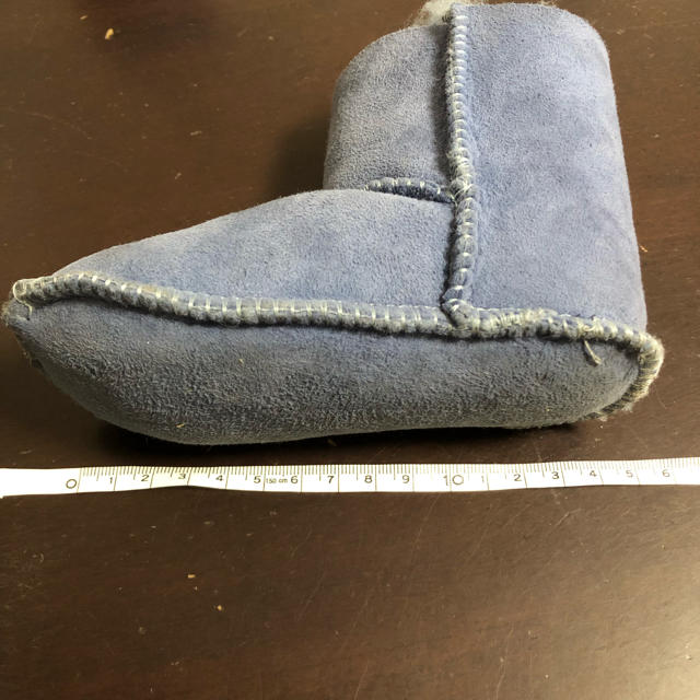 UGG(アグ)のUGG 子ども ムートンブーツ キッズ/ベビー/マタニティのベビー靴/シューズ(~14cm)(ブーツ)の商品写真