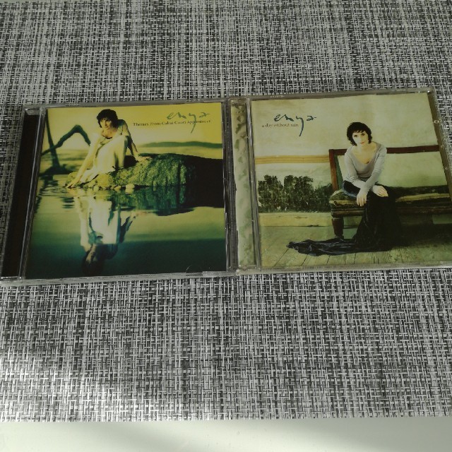 enya エンヤ　アルバム　2枚セット エンタメ/ホビーのCD(ポップス/ロック(洋楽))の商品写真