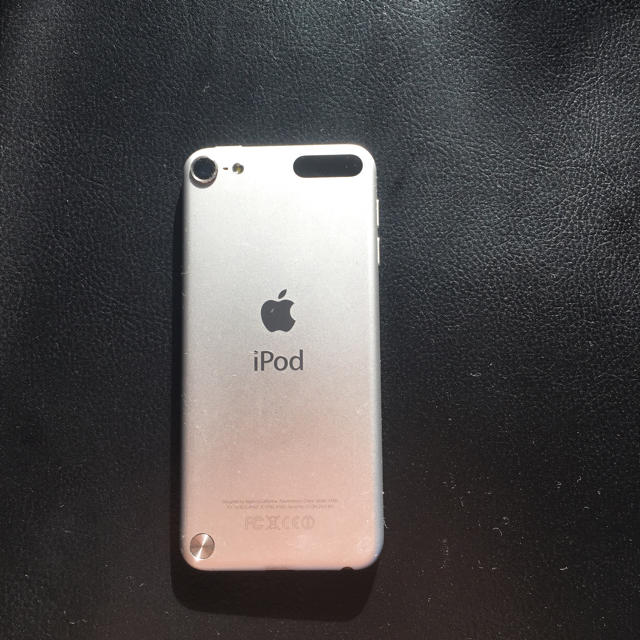 Apple(アップル)の5th iPod touch 32GB スマホ/家電/カメラのオーディオ機器(ポータブルプレーヤー)の商品写真