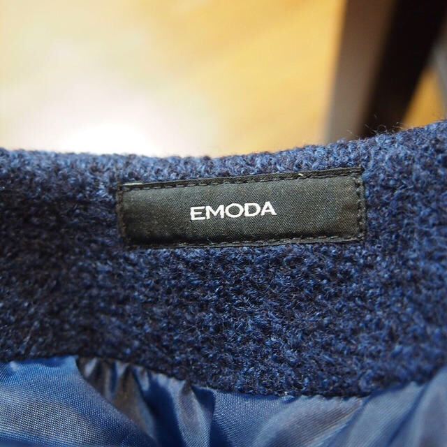 EMODA(エモダ)のEMODA ポンチョ風ジャケット 紺色 レディースのジャケット/アウター(テーラードジャケット)の商品写真