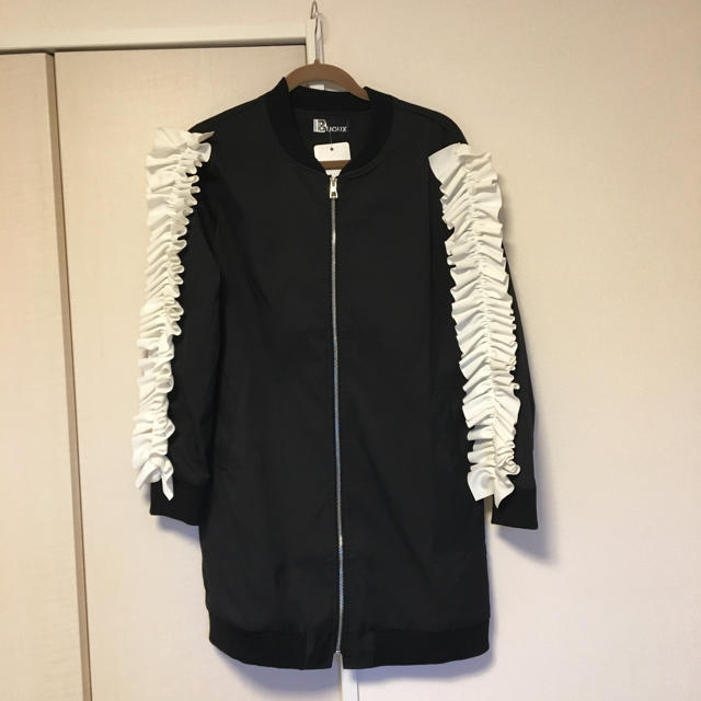 ZARA(ザラ)の新品 フリル MA1 ジャケット レディースのジャケット/アウター(ブルゾン)の商品写真