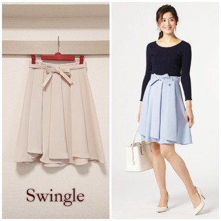 スウィングル(Swingle)のSwingle 新品未使用 エスカルゴスカート オフホワイト M(ひざ丈スカート)