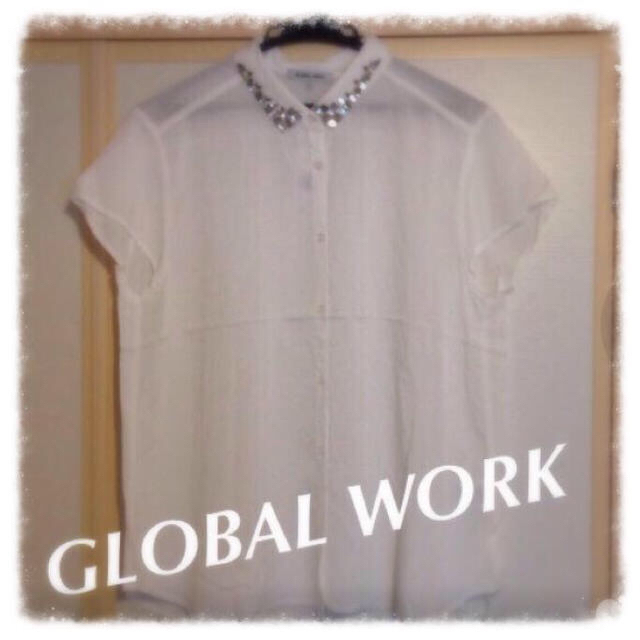 GLOBAL WORK(グローバルワーク)のグローバルワーク ビジューシャツ レディースのトップス(シャツ/ブラウス(半袖/袖なし))の商品写真