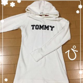 トミーガール(tommy girl)のtommygirl 白パーカーワンピ(パーカー)