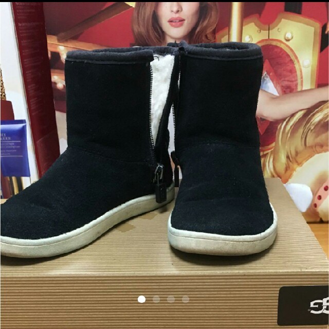 UGG(アグ)のUGG  サイズ10  キッズ/ベビー/マタニティのキッズ靴/シューズ(15cm~)(ブーツ)の商品写真