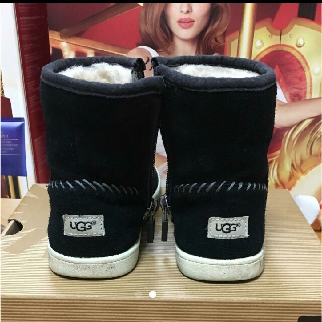 UGG(アグ)のUGG  サイズ10  キッズ/ベビー/マタニティのキッズ靴/シューズ(15cm~)(ブーツ)の商品写真