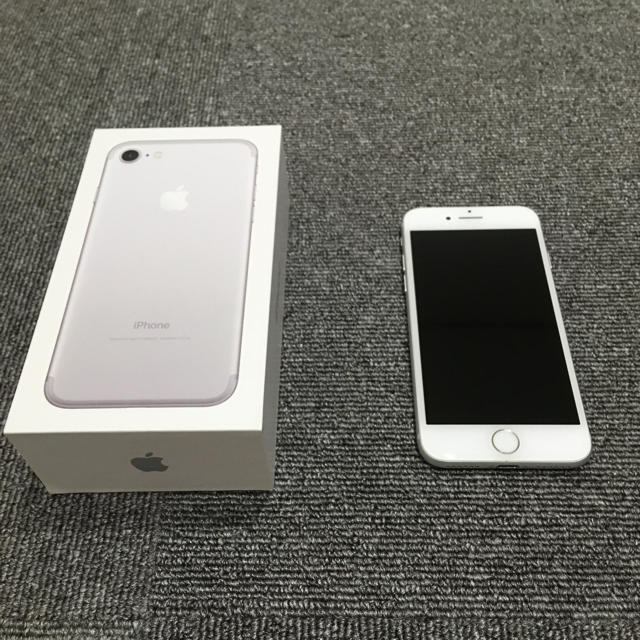 iPhone 7 32GB シルバー docomo版