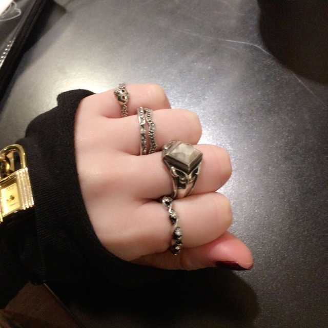 スネイキッドロウズ HIDE SNAKE RING (WH)