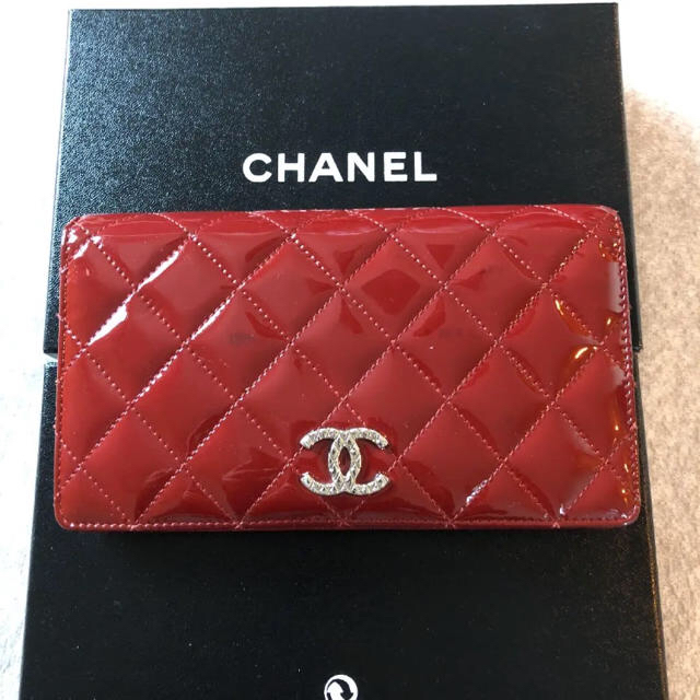 CHANEL 長財布 赤 エナメル