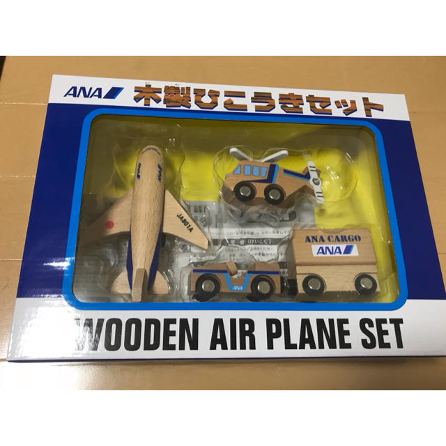 ANA(全日本空輸)(エーエヌエー(ゼンニッポンクウユ))の【pepei様専用】ANA 木製ひこうきセット 新品 未開封 エンタメ/ホビーのコレクション(ノベルティグッズ)の商品写真