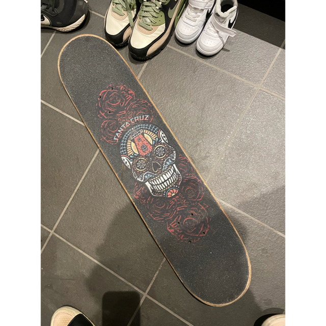 DGK(ディージーケー)のDGK右側のデッキのみです スポーツ/アウトドアのスポーツ/アウトドア その他(スケートボード)の商品写真