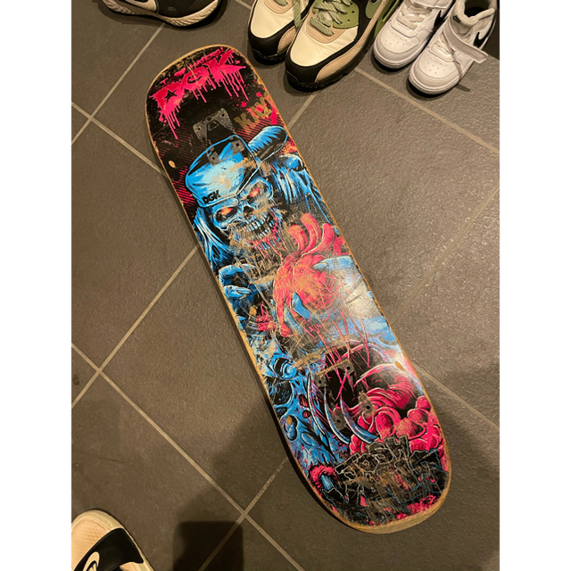 DGK(ディージーケー)のDGK右側のデッキのみです スポーツ/アウトドアのスポーツ/アウトドア その他(スケートボード)の商品写真