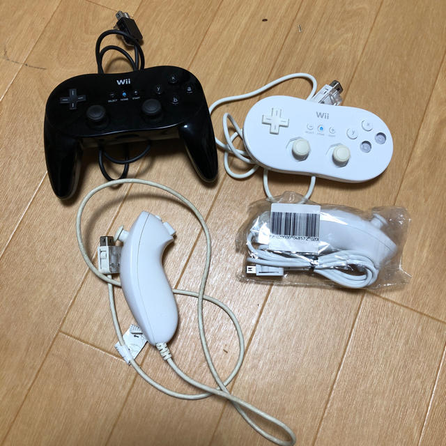 Wii(ウィー)のWii WIIUコントローラー エンタメ/ホビーのエンタメ その他(その他)の商品写真