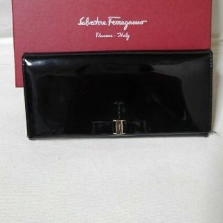 サルヴァトーレフェラガモ(Salvatore Ferragamo)の最終値下げ🌸フェラガモ　軽量エナメル　長財布(財布)