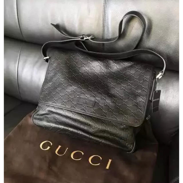 Gucci(グッチ)のGUCCI グッチ シマ レザー ショルダーバッグ ブラック 本革  メンズのバッグ(ショルダーバッグ)の商品写真