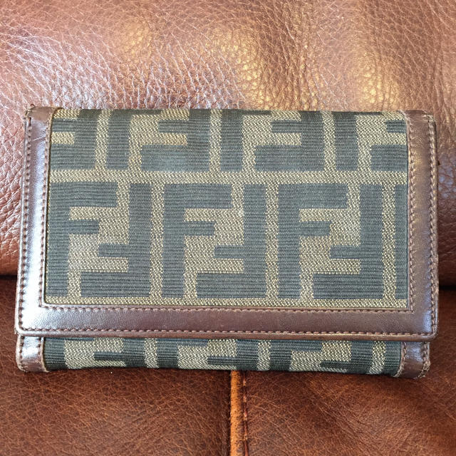 FENDI(フェンディ)の財布 FENDI  使用感ありますがまだまだ使えます(^ ^) レディースのファッション小物(財布)の商品写真