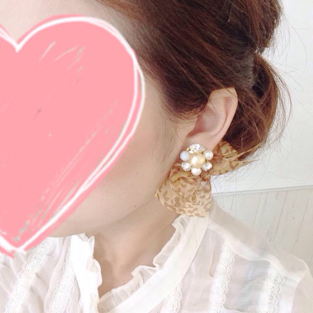 ヒョウ柄リボンビジューピアス♥︎ レディースのアクセサリー(ピアス)の商品写真