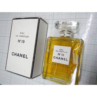 シャネル(CHANEL)のシャネル№19　プードレ　オードゥ　パルファム100ml未使用品 送料無料(ユニセックス)