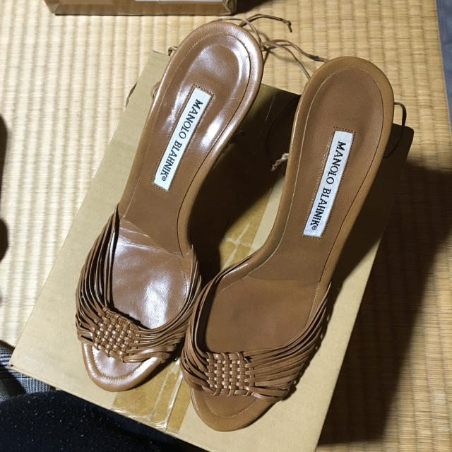 MANOLO BLAHNIK(マノロブラニク)のマノロブラニク36 1／2 レディースの靴/シューズ(サンダル)の商品写真