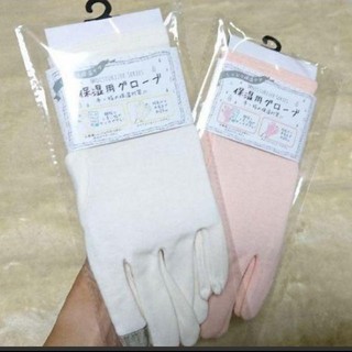 【新品未開封】保湿用 グローブ アイボリー＋ピンク ２点セット(手袋)