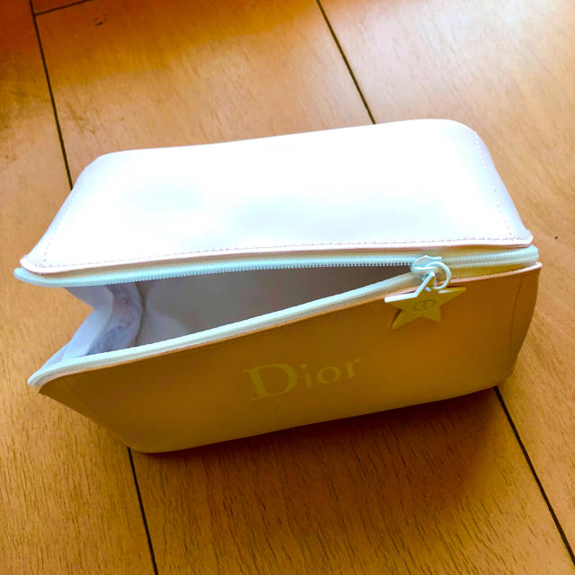 Christian Dior(クリスチャンディオール)のDior  ディオールのポーチ  新品 レディースのバッグ(ボディバッグ/ウエストポーチ)の商品写真