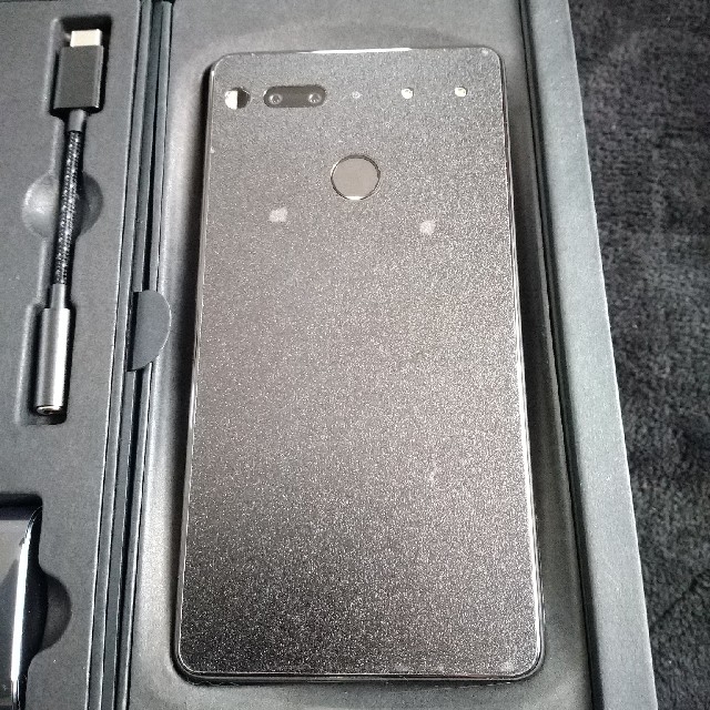 ESSENTIAL DESIGNS(エッセンシャルデザイン)のEssential phone PH-1 black moon スマホ/家電/カメラのスマートフォン/携帯電話(スマートフォン本体)の商品写真