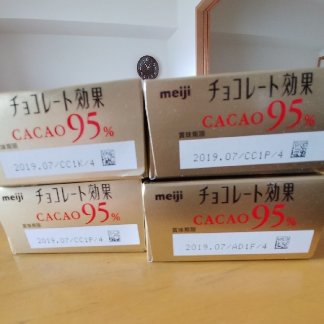 明治(メイジ)の週末値下げ‼️明治　チョコレート効果カカオ95％　4箱　まとめ売り 食品/飲料/酒の食品(菓子/デザート)の商品写真