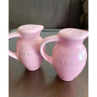 ルクルーゼ(LE CREUSET)の【人気 サテンピンク】ルクルーゼ  ソルト&ペッパー(テーブル用品)