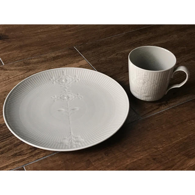 ROYAL COPENHAGEN - ロイヤルコペンハーゲン フラワーエンブレム ROYAL COPENHAGEN - ロイヤルコペンハーゲン フラワーエンブレム