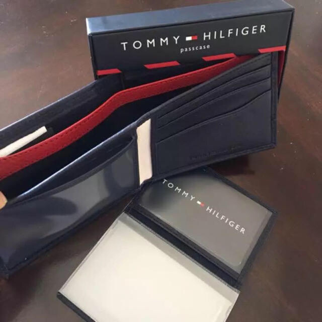 TOMMY HILFIGER(トミーヒルフィガー)の超レア品★Tommy Hilfiger大人気のビッグロゴ二つ折りレザーウォレット メンズのファッション小物(折り財布)の商品写真