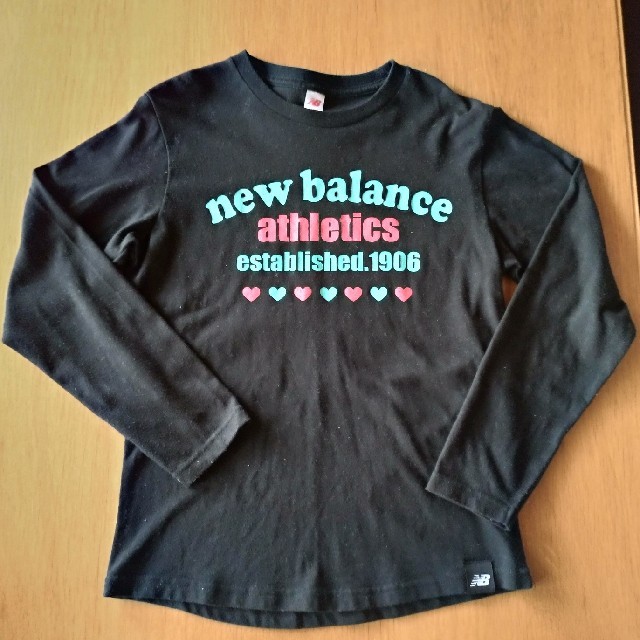 New Balance(ニューバランス)の9.New Balance　長袖Tシャツ　160 キッズ/ベビー/マタニティのキッズ服女の子用(90cm~)(Tシャツ/カットソー)の商品写真