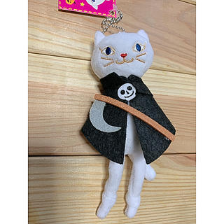 カルディ(KALDI)のKALDI  新品タグ ラッピング付くたくた白ネコちゃん 黒マント キーホルダー(ぬいぐるみ)
