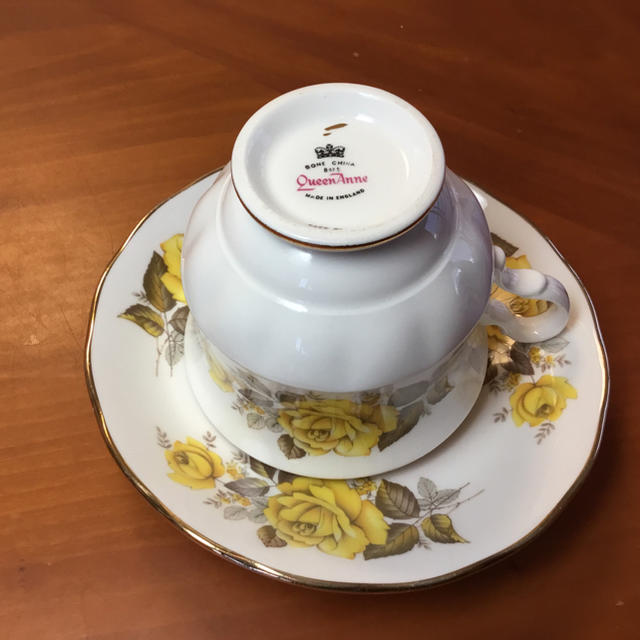 ROYAL ALBERT(ロイヤルアルバート)の英国 Queen Anne  カップソーサー Sale ❗️イエローローズ    インテリア/住まい/日用品のキッチン/食器(グラス/カップ)の商品写真