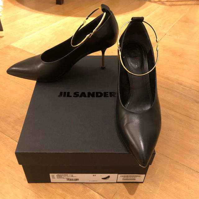 Jil Sander(ジルサンダー)のラプソディ様専用 JILSANDER アンクレットパンプス 黒  レディースの靴/シューズ(ハイヒール/パンプス)の商品写真