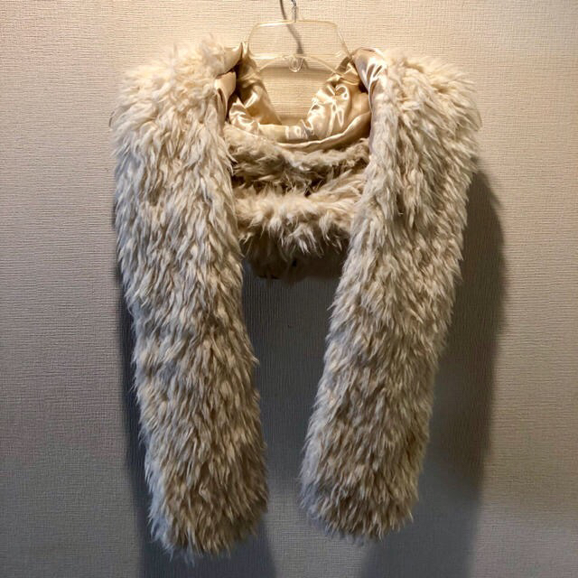 asos(エイソス)のASOS クマ フードマフラー エコファー レディースのファッション小物(マフラー/ショール)の商品写真