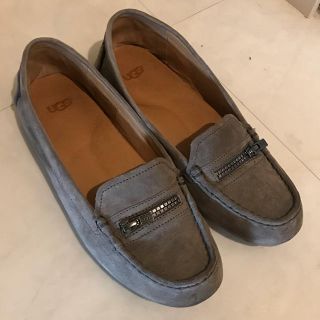 アグ(UGG)のUGGフラットシューズ(ローファー/革靴)