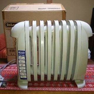 デロンギ(DeLonghi)のデロンギヒーター TRN0808J(オイルヒーター)