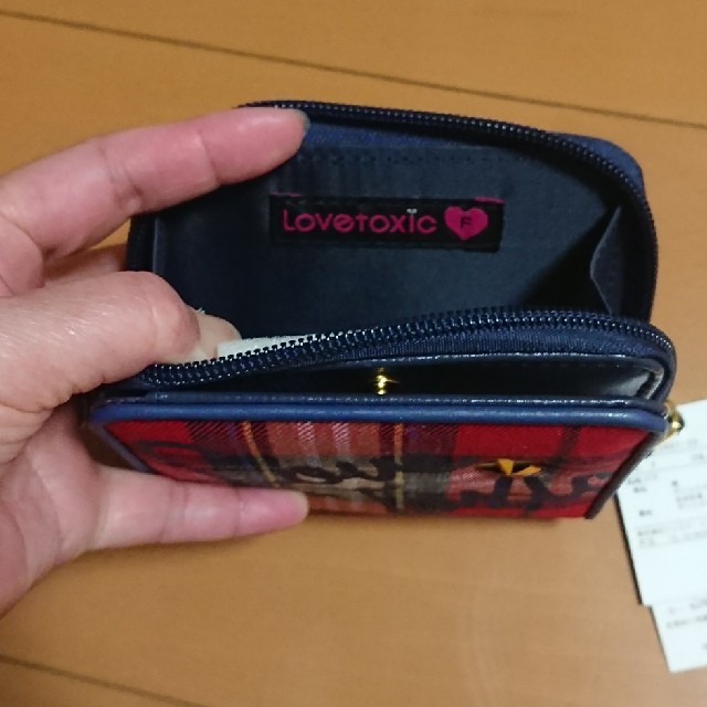 lovetoxic(ラブトキシック)のlove toxic 財布  新品   シャーペンも一緒に キッズ/ベビー/マタニティのこども用ファッション小物(財布)の商品写真