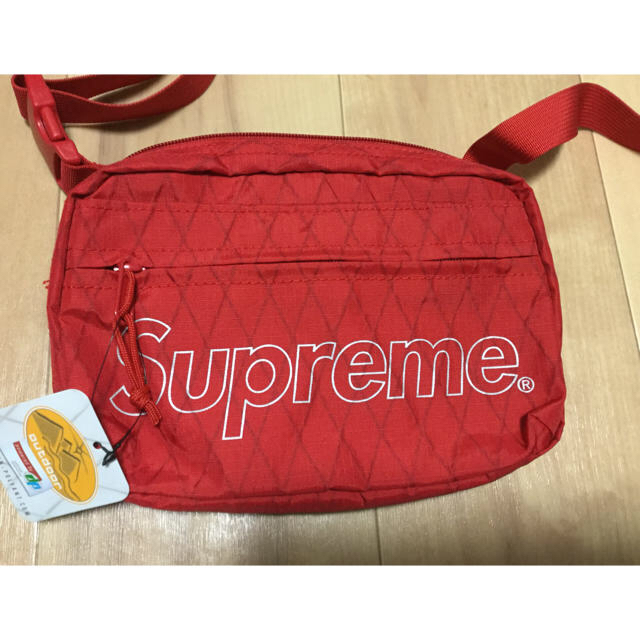 Supreme(シュプリーム)の新品未使用 シュプリーム ショルダーバック 赤 メンズのバッグ(ショルダーバッグ)の商品写真