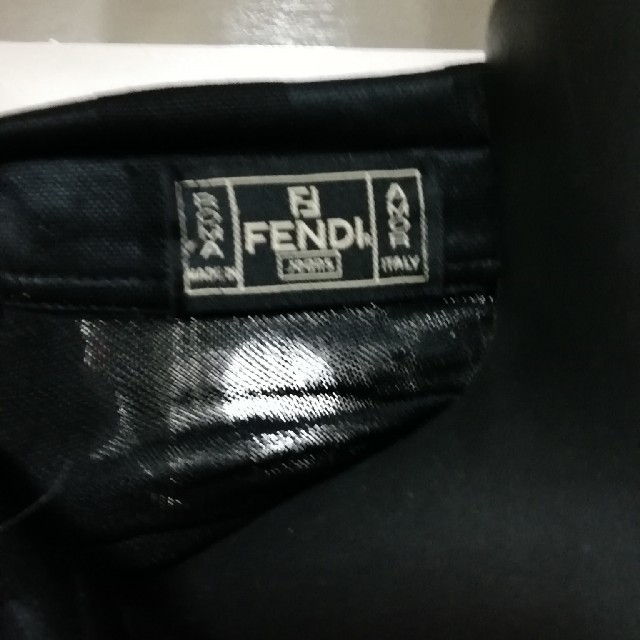 FENDI(フェンディ)の専用FENDIフェンディ　レディース　Mサイズ レディースのジャケット/アウター(その他)の商品写真