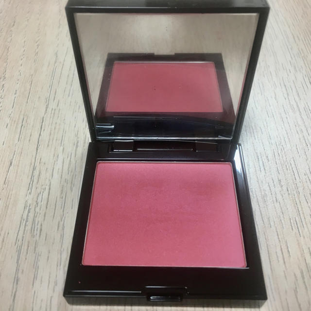 laura mercier(ローラメルシエ)のサングリア ブラッシュカラーインフュージョン コスメ/美容のベースメイク/化粧品(チーク)の商品写真