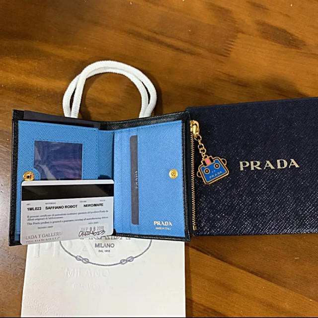 PRADA(プラダ)の【新品】PRADA 🤖 サフィアーノ  財布  箱 黒 レディースのファッション小物(財布)の商品写真